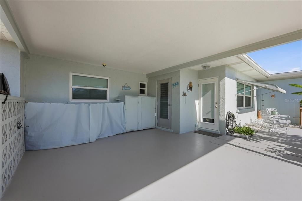 For Sale: $279,000 (2 beds, 1 baths, 1105 Square Feet)