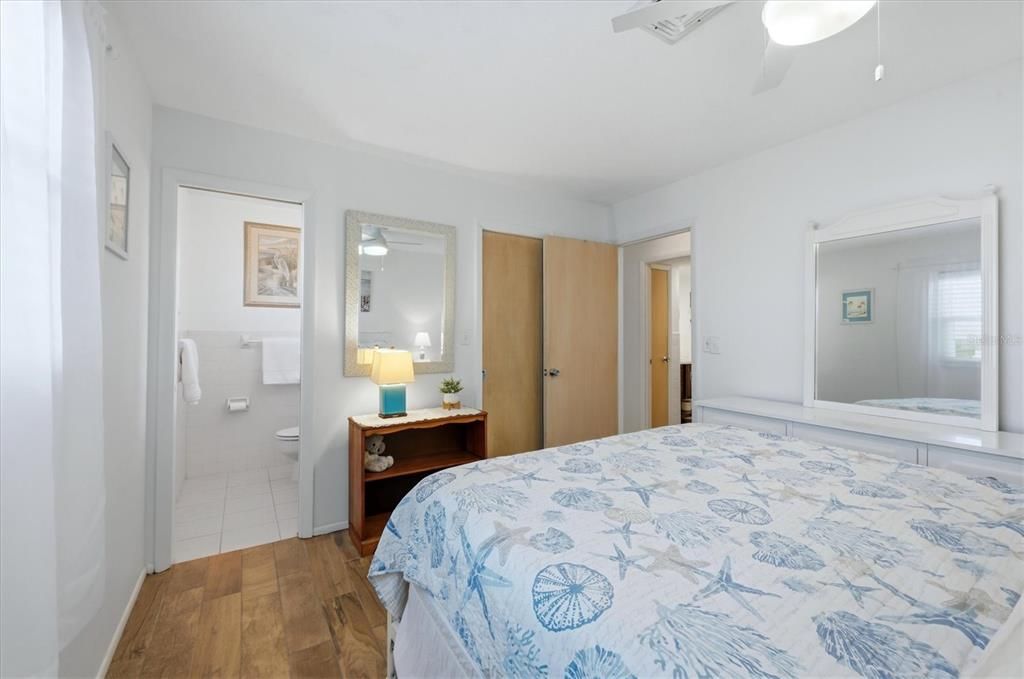 For Sale: $279,000 (2 beds, 1 baths, 1105 Square Feet)