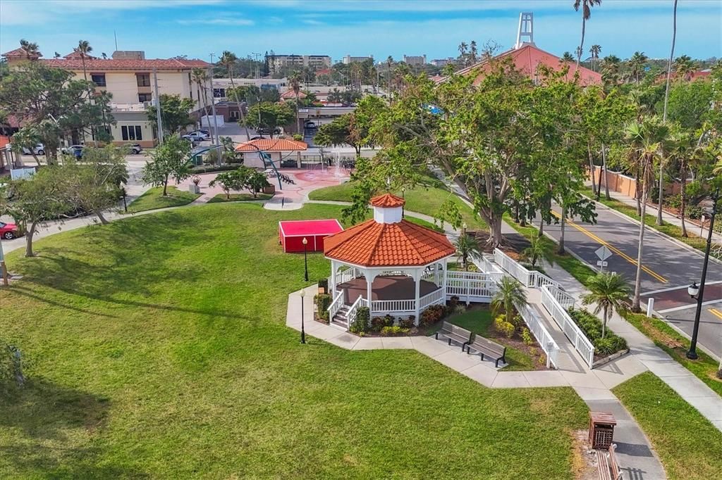 For Sale: $279,000 (2 beds, 1 baths, 1105 Square Feet)