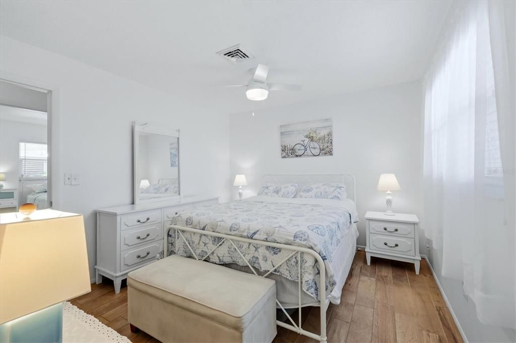 For Sale: $279,000 (2 beds, 1 baths, 1105 Square Feet)