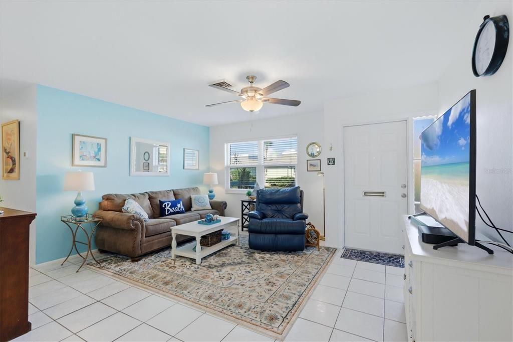 For Sale: $279,000 (2 beds, 1 baths, 1105 Square Feet)