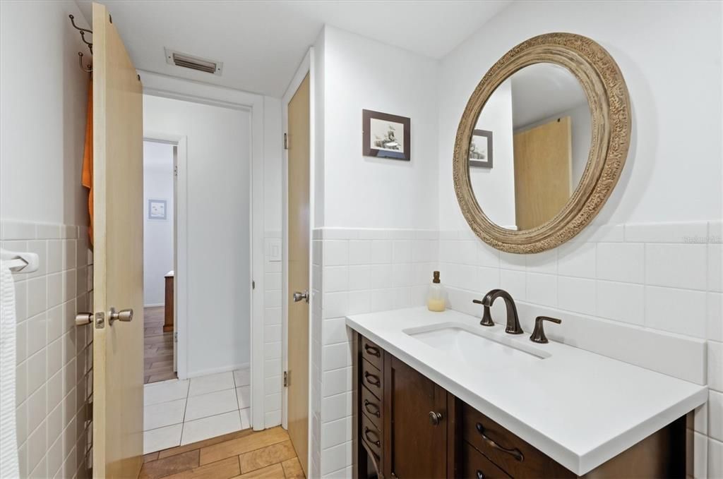 For Sale: $279,000 (2 beds, 1 baths, 1105 Square Feet)