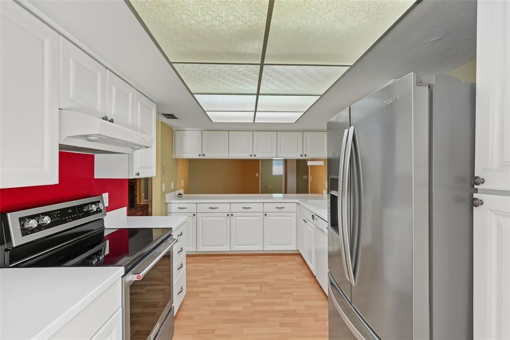 En Venta: $565,000 (4 camas, 2 baños, 1964 Pies cuadrados)