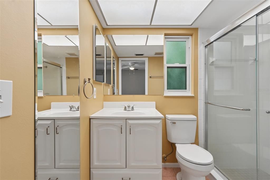 En Venta: $565,000 (4 camas, 2 baños, 1964 Pies cuadrados)