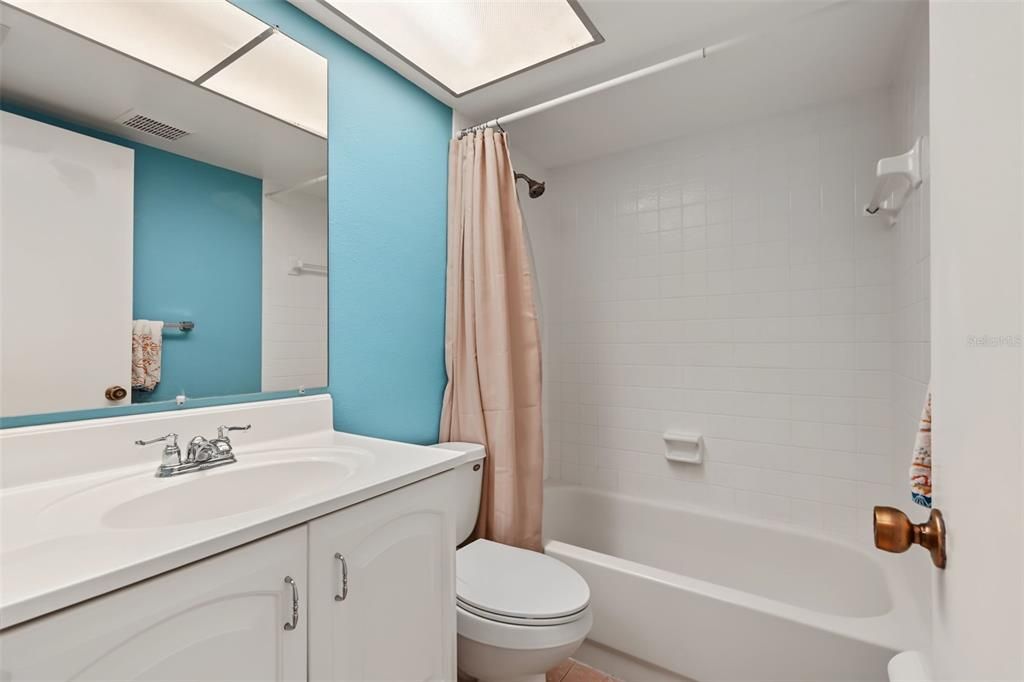 En Venta: $565,000 (4 camas, 2 baños, 1964 Pies cuadrados)