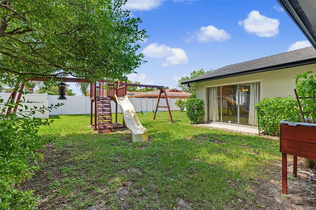 En Venta: $565,000 (4 camas, 2 baños, 1964 Pies cuadrados)