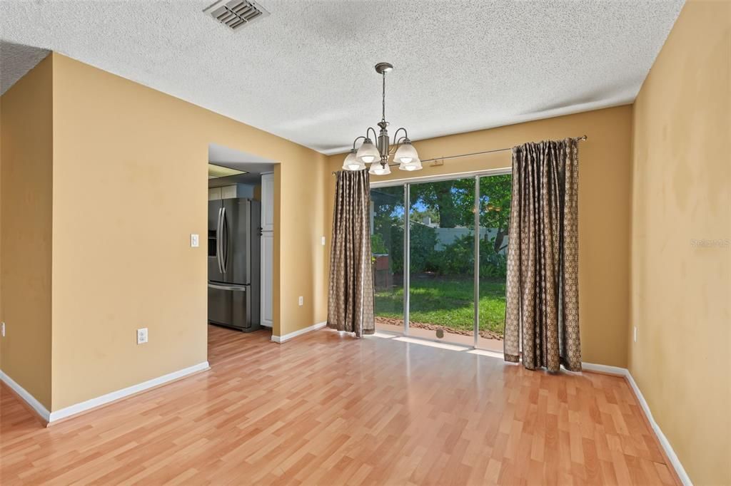 En Venta: $565,000 (4 camas, 2 baños, 1964 Pies cuadrados)