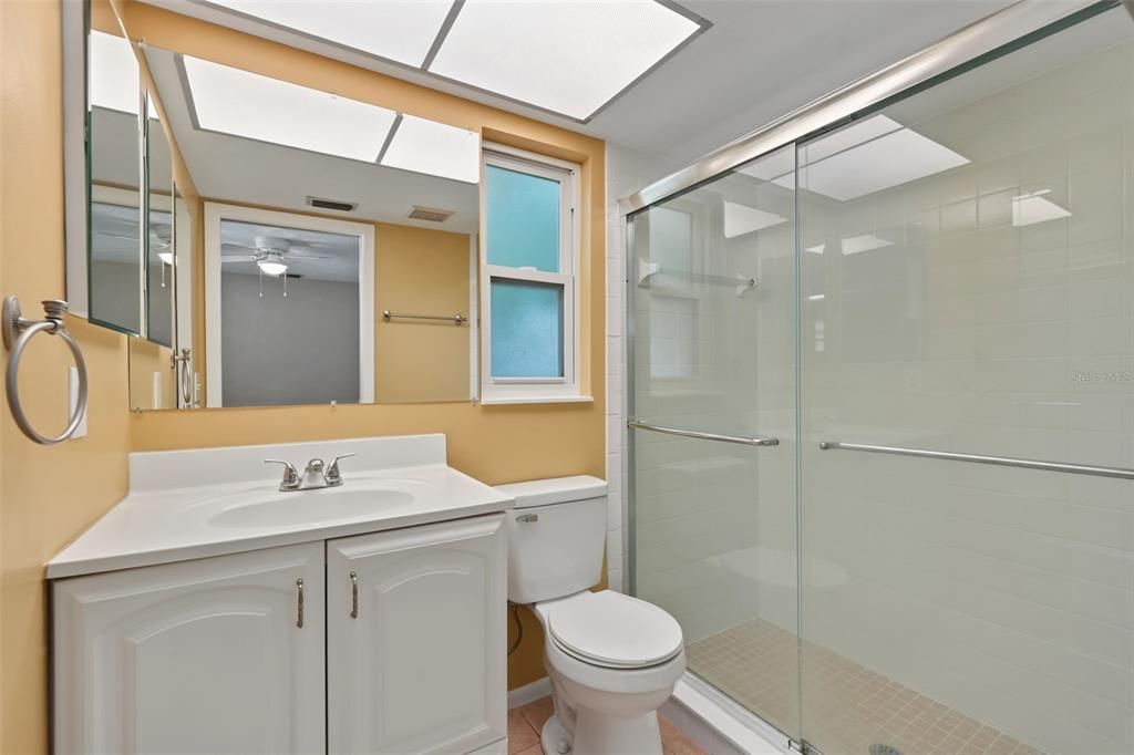 En Venta: $565,000 (4 camas, 2 baños, 1964 Pies cuadrados)