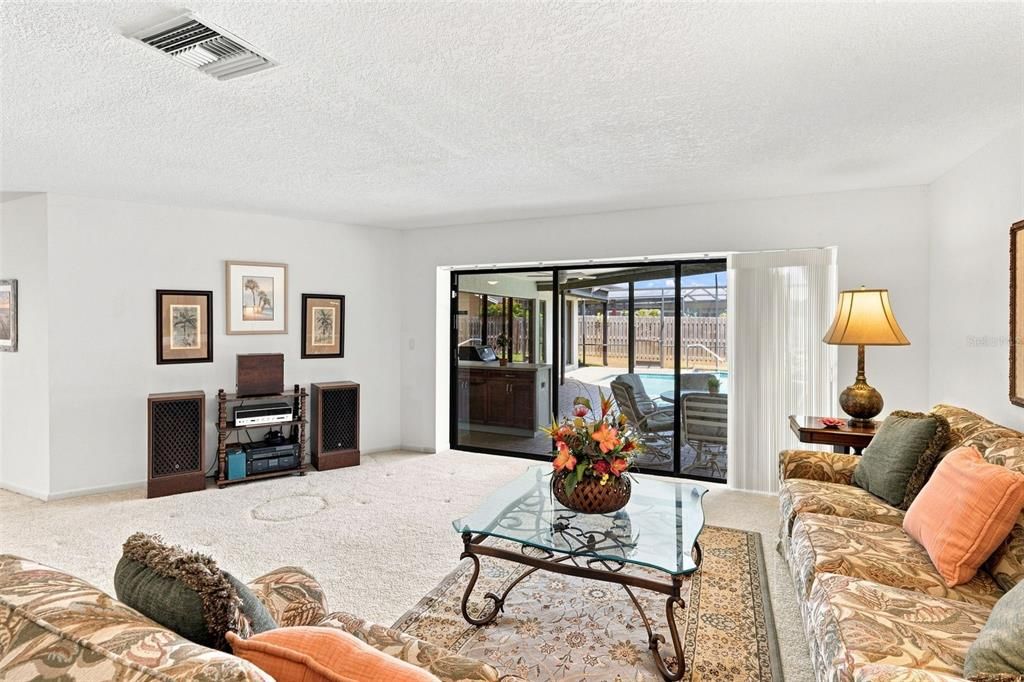 Active With Contract: $835,000 (5 beds, 3 baths, 2922 Square Feet)