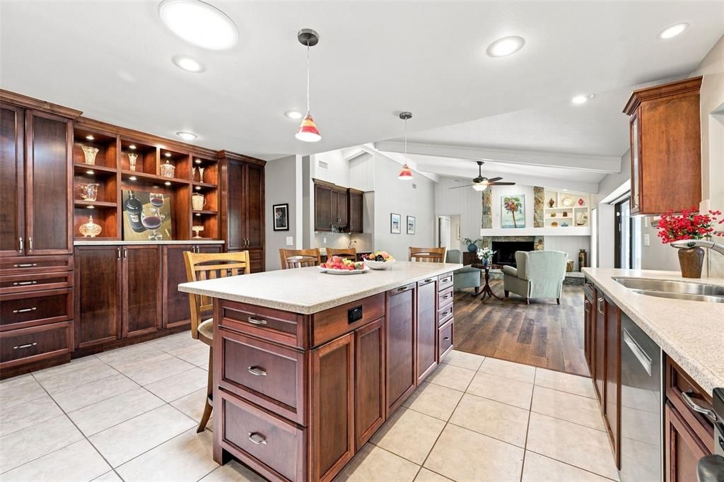 Active With Contract: $835,000 (5 beds, 3 baths, 2922 Square Feet)