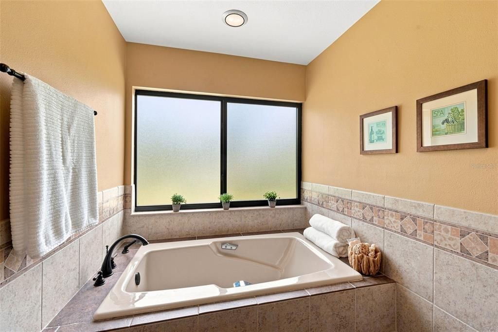 Active With Contract: $835,000 (5 beds, 3 baths, 2922 Square Feet)