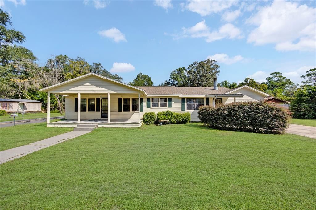 For Sale: $225,000 (3 beds, 2 baths, 1448 Square Feet)