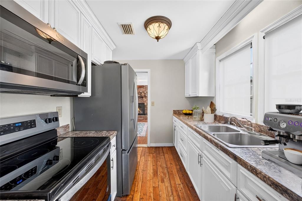 For Sale: $225,000 (3 beds, 2 baths, 1448 Square Feet)