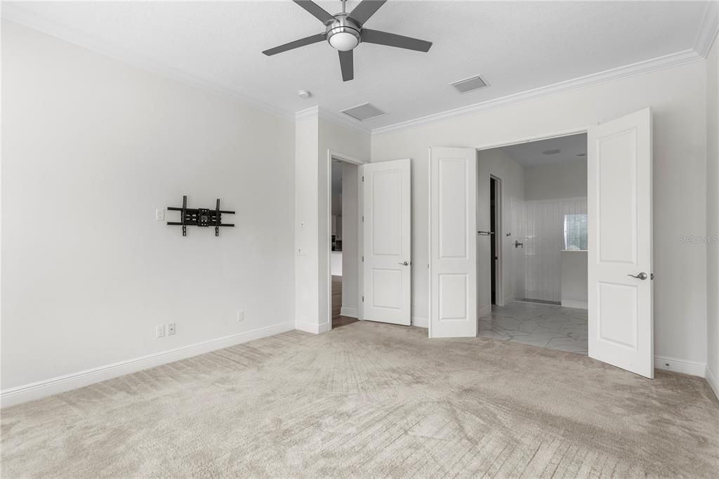 For Sale: $700,000 (4 beds, 3 baths, 2560 Square Feet)