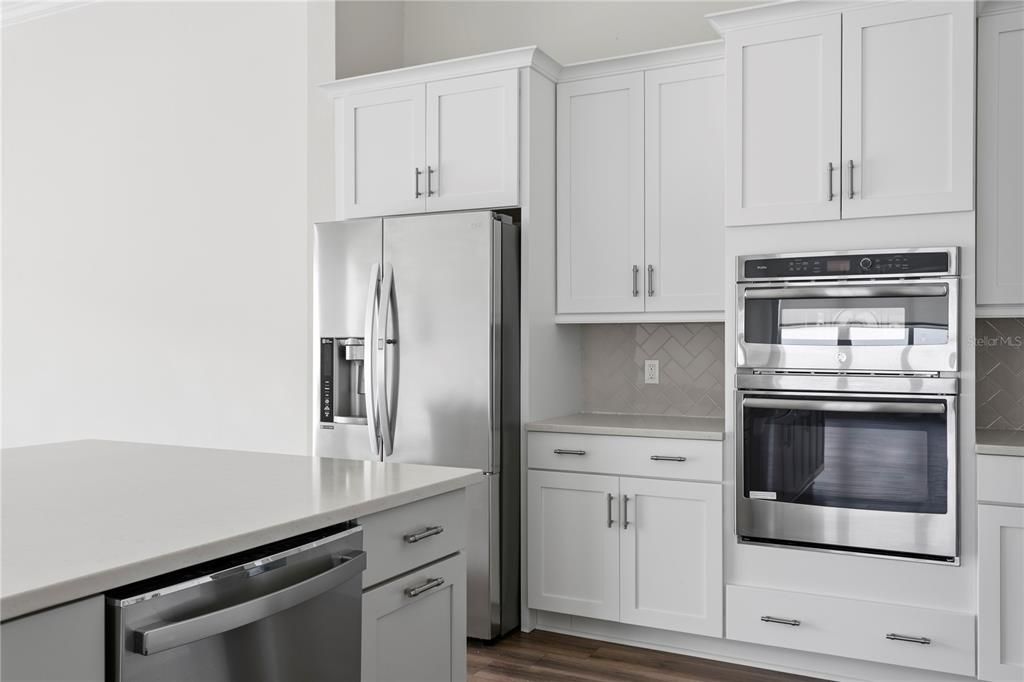 For Sale: $700,000 (4 beds, 3 baths, 2560 Square Feet)