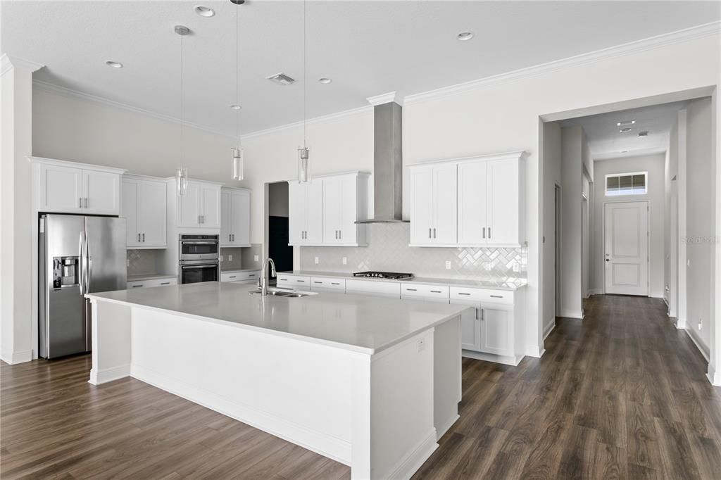 For Sale: $700,000 (4 beds, 3 baths, 2560 Square Feet)