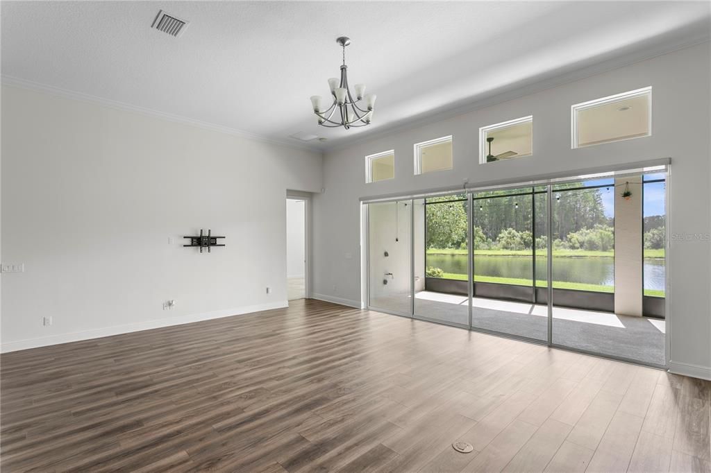 For Sale: $700,000 (4 beds, 3 baths, 2560 Square Feet)
