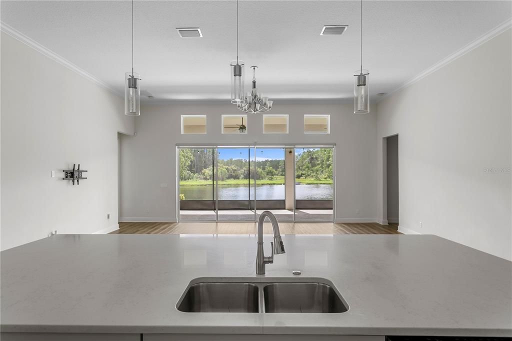 For Sale: $700,000 (4 beds, 3 baths, 2560 Square Feet)