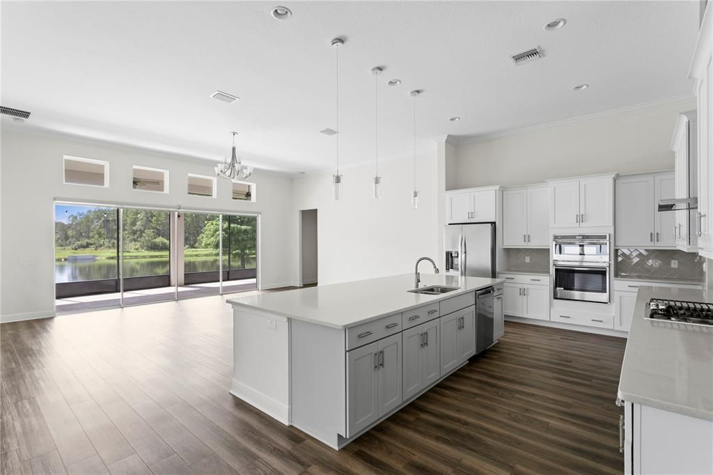 For Sale: $700,000 (4 beds, 3 baths, 2560 Square Feet)