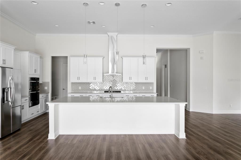 For Sale: $700,000 (4 beds, 3 baths, 2560 Square Feet)