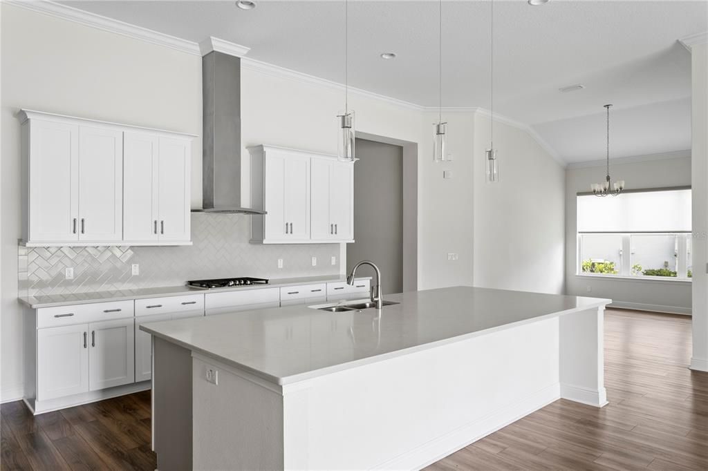 For Sale: $700,000 (4 beds, 3 baths, 2560 Square Feet)