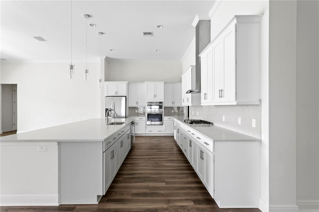 For Sale: $700,000 (4 beds, 3 baths, 2560 Square Feet)