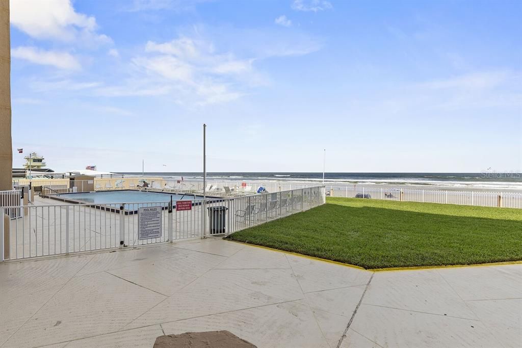 For Sale: $650,000 (2 beds, 2 baths, 900 Square Feet)