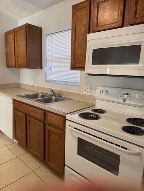 For Rent: $1,900 (3 beds, 2 baths, 4488 Square Feet)