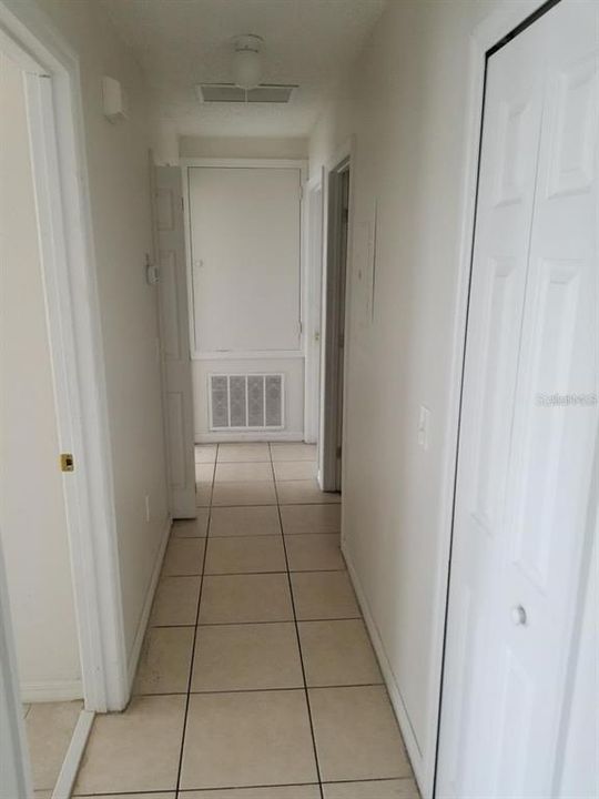 For Rent: $1,900 (3 beds, 2 baths, 4488 Square Feet)