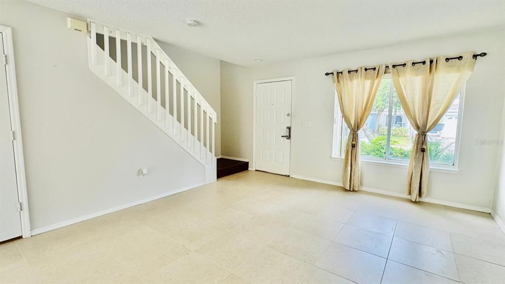 For Rent: $3,000 (5 beds, 3 baths, 1692 Square Feet)