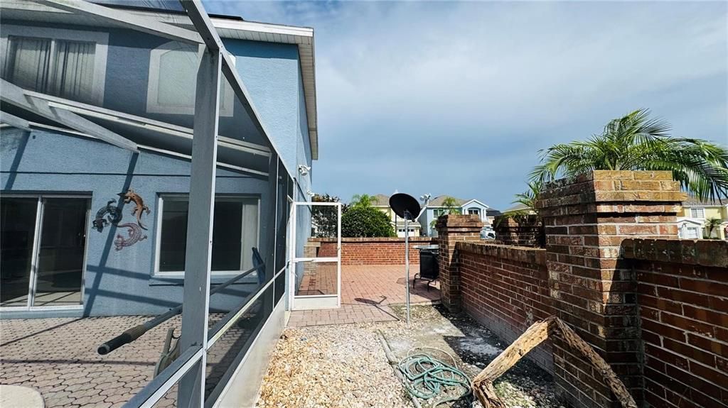 For Rent: $3,000 (5 beds, 3 baths, 1692 Square Feet)