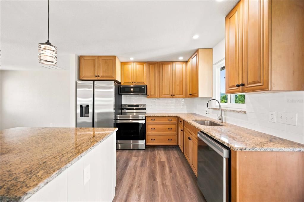 For Sale: $319,000 (3 beds, 2 baths, 1272 Square Feet)