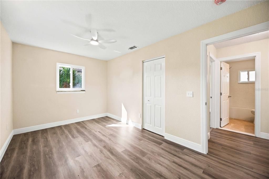 For Sale: $319,000 (3 beds, 2 baths, 1272 Square Feet)