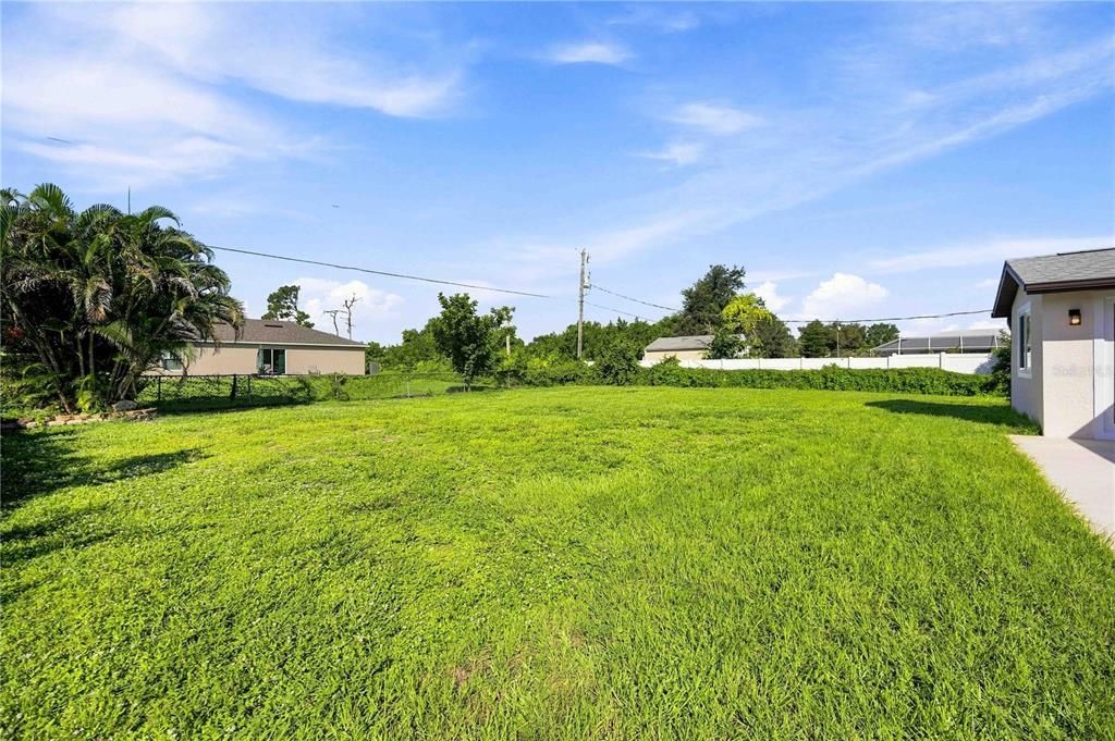For Sale: $319,000 (3 beds, 2 baths, 1272 Square Feet)