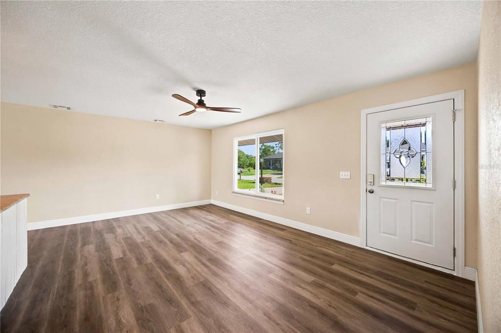 For Sale: $319,000 (3 beds, 2 baths, 1272 Square Feet)