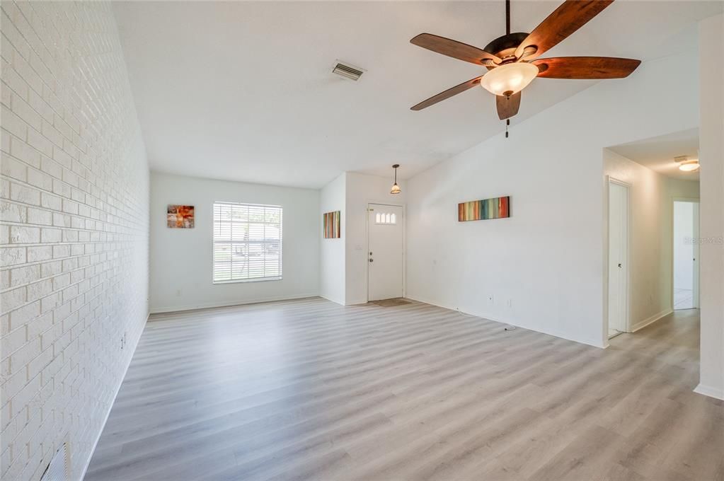 For Sale: $300,000 (3 beds, 2 baths, 1455 Square Feet)