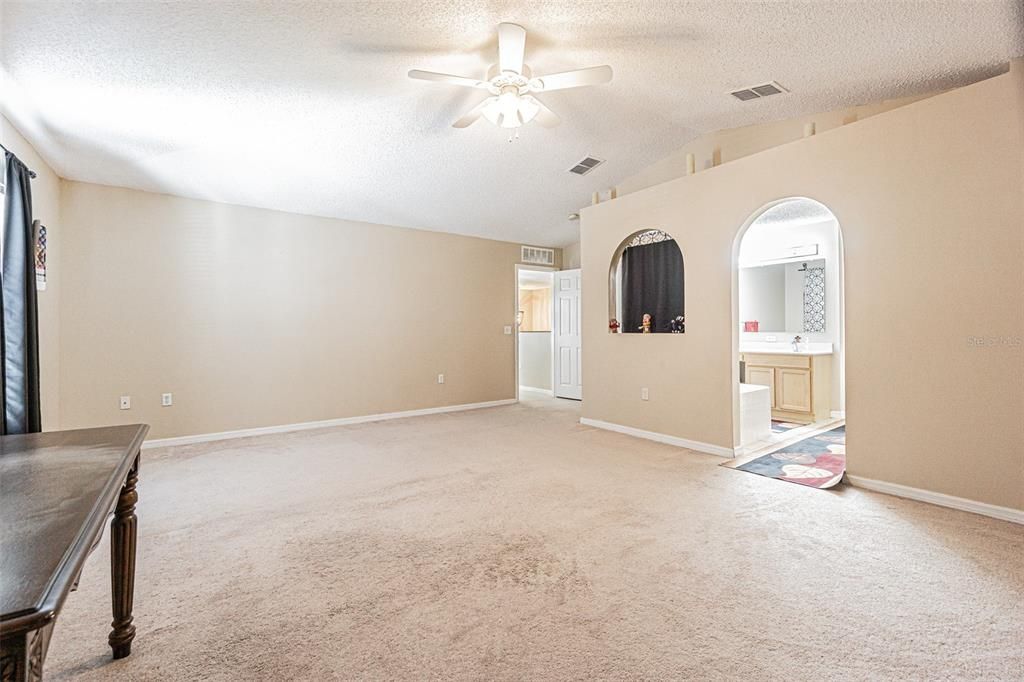 For Rent: $2,800 (4 beds, 2 baths, 2789 Square Feet)