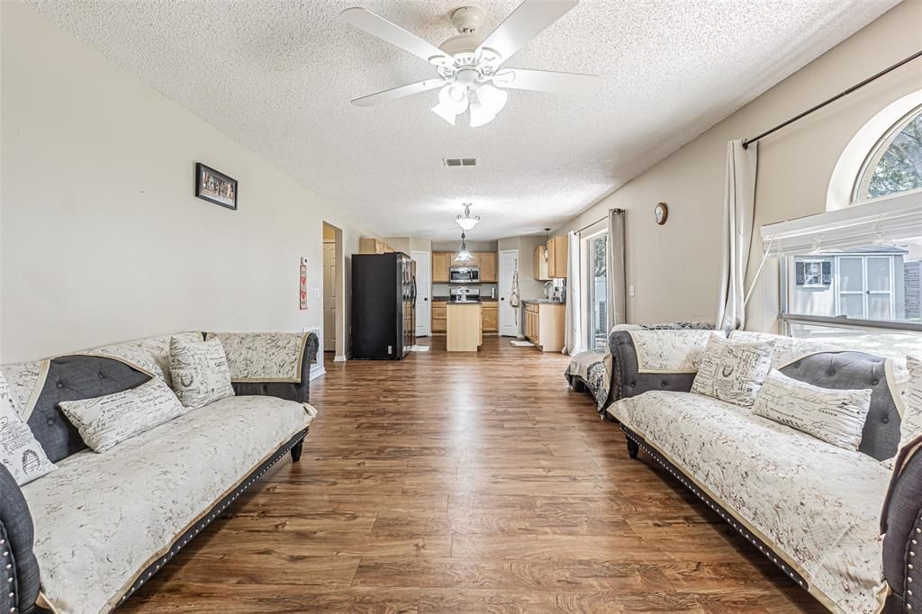 For Rent: $2,800 (4 beds, 2 baths, 2789 Square Feet)