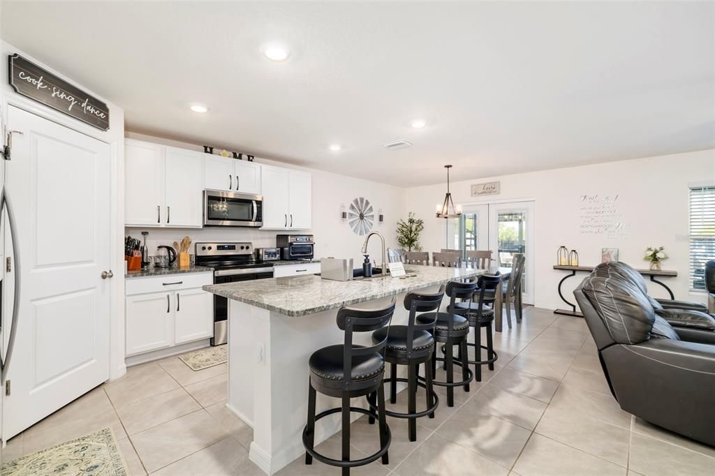 For Sale: $625,000 (5 beds, 3 baths, 2601 Square Feet)