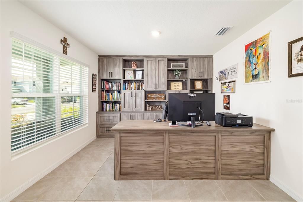 For Sale: $625,000 (5 beds, 3 baths, 2601 Square Feet)