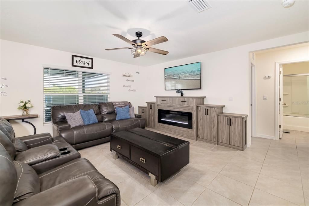 For Sale: $625,000 (5 beds, 3 baths, 2601 Square Feet)