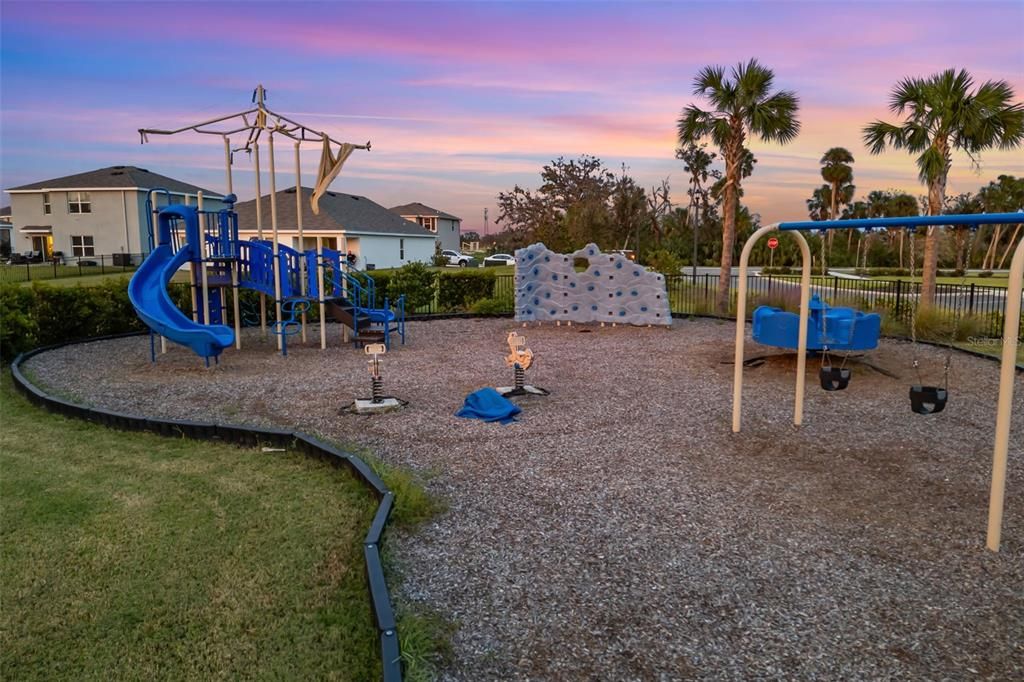 For Sale: $625,000 (5 beds, 3 baths, 2601 Square Feet)