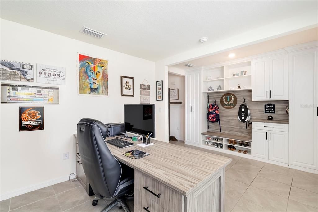For Sale: $625,000 (5 beds, 3 baths, 2601 Square Feet)
