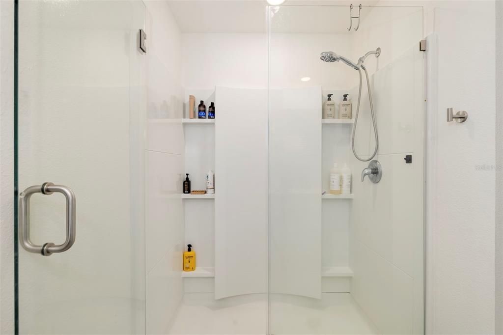 For Sale: $625,000 (5 beds, 3 baths, 2601 Square Feet)