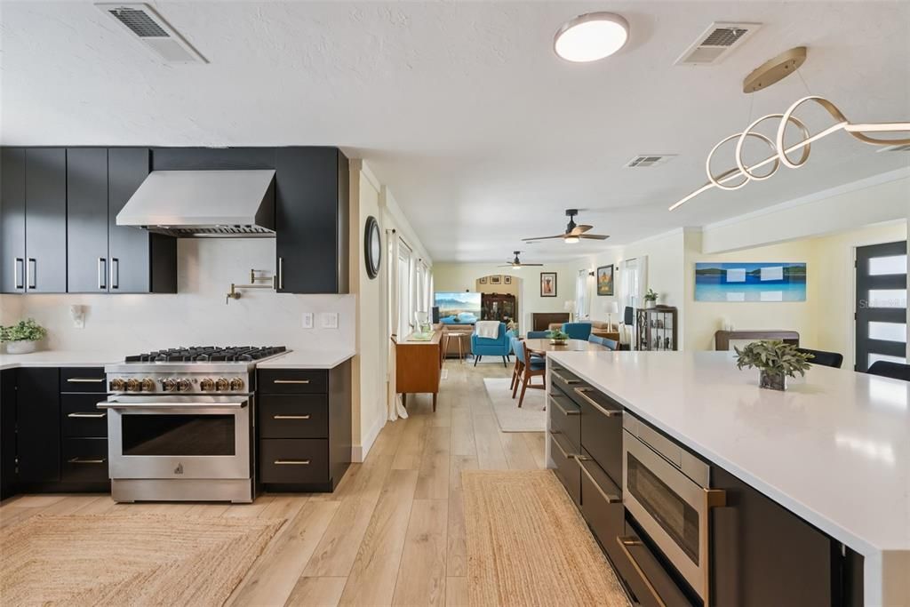 En Venta: $1,099,000 (3 camas, 3 baños, 2257 Pies cuadrados)