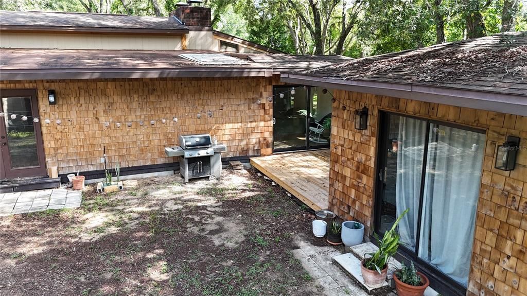 For Sale: $419,000 (3 beds, 3 baths, 2081 Square Feet)