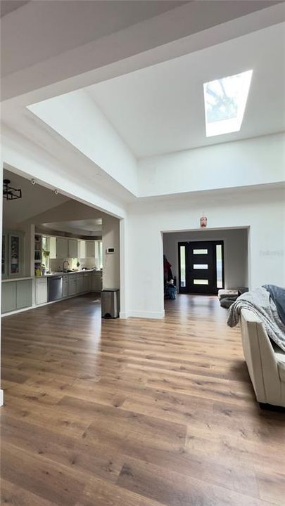 For Sale: $419,000 (3 beds, 3 baths, 2081 Square Feet)