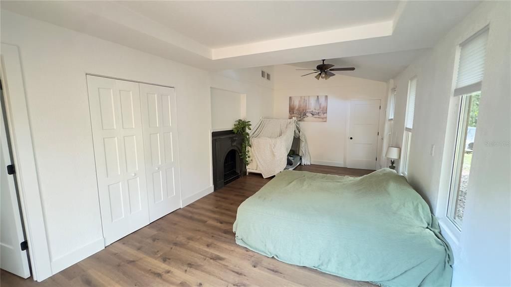 For Sale: $419,000 (3 beds, 3 baths, 2081 Square Feet)