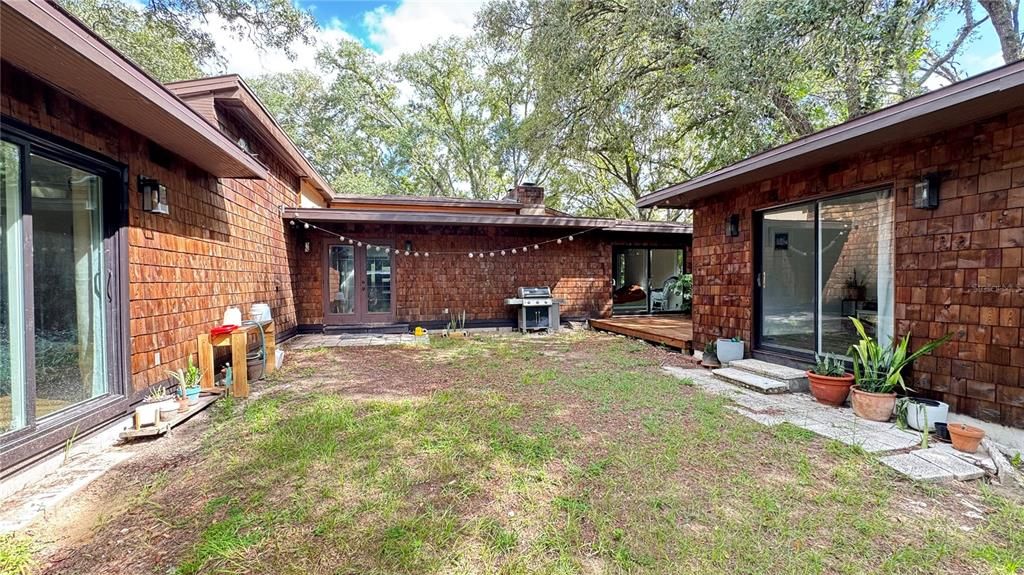 For Sale: $419,000 (3 beds, 3 baths, 2081 Square Feet)