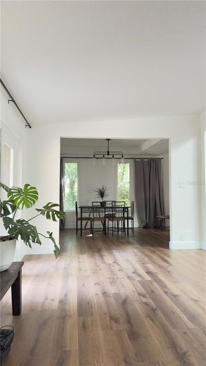 For Sale: $419,000 (3 beds, 3 baths, 2081 Square Feet)